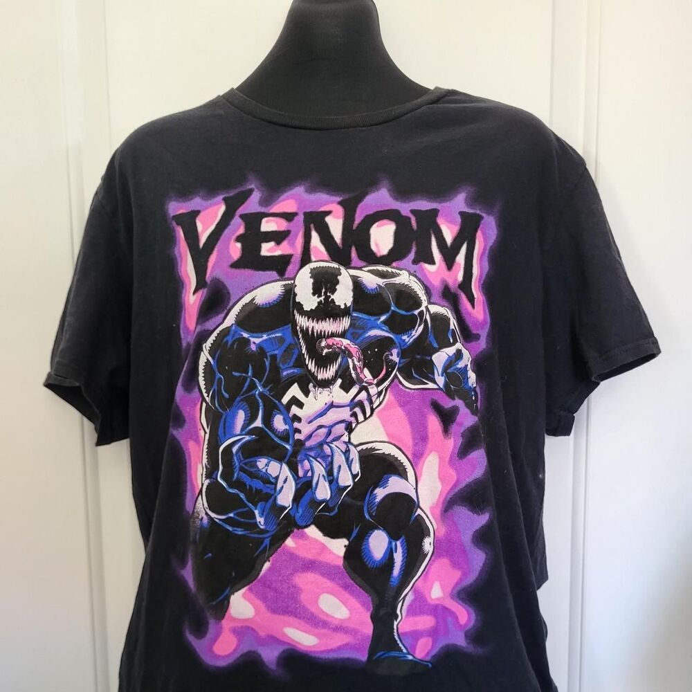 Marvel Men's Black and Pink T-shirt